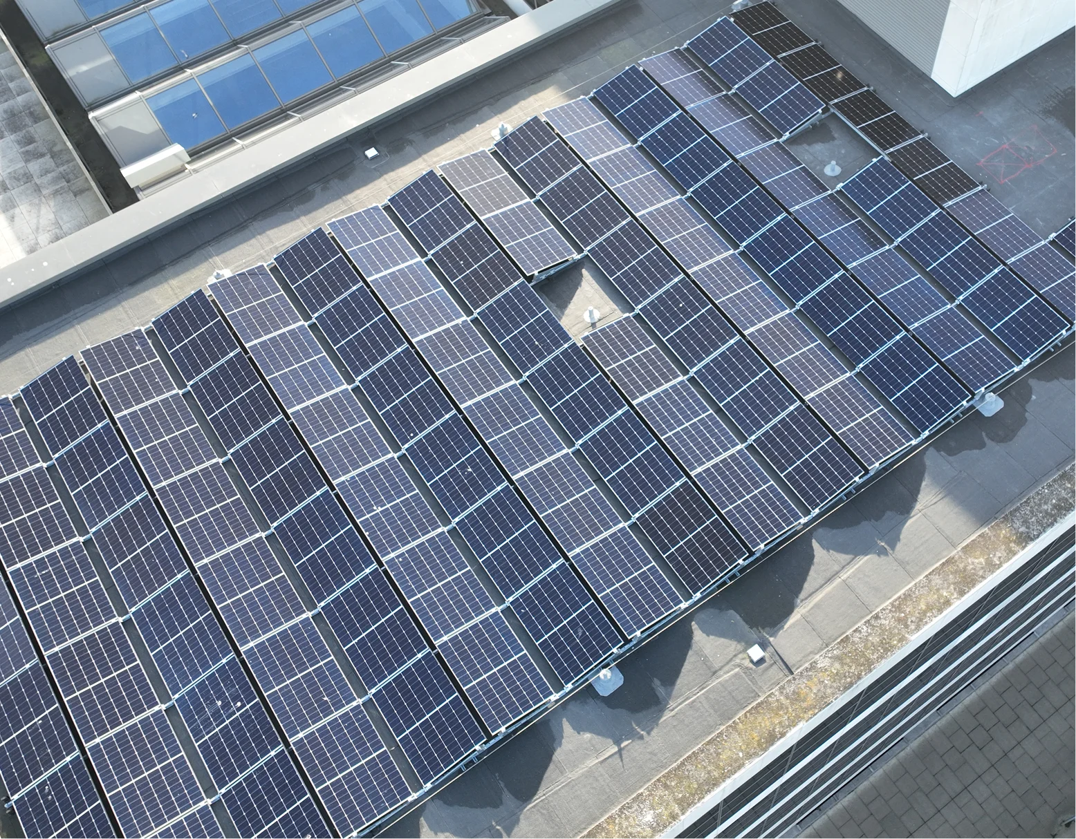 Rooftop overview of the 500-panel array on One Dockland Central, Dublin