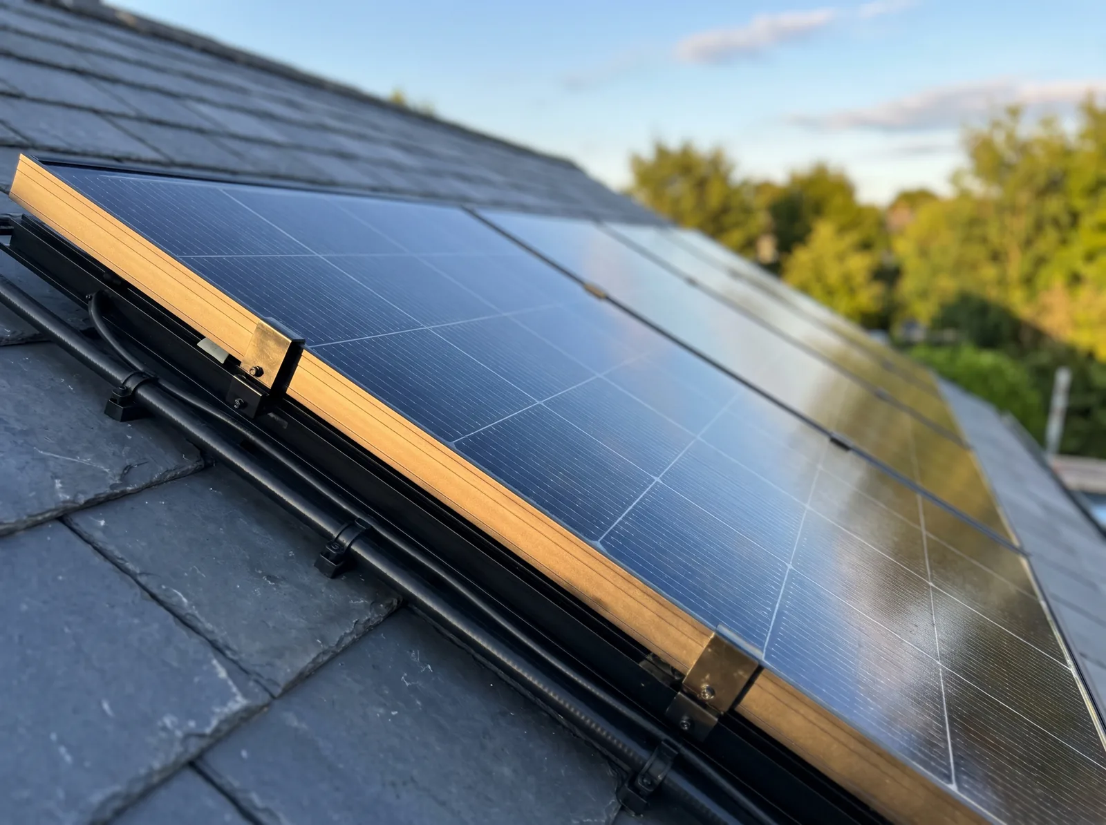 10 × 400 W panels on parallel rails on an Irish suburban semi-detached roof, full SMA monitoring kit
