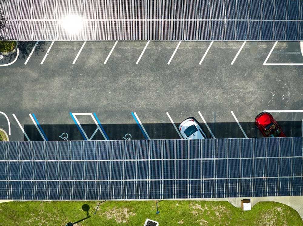 Large commercial and industrial rooftop solar PV array